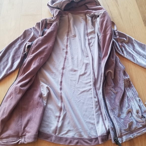 SOLD Lululemon Rare Hooded Define - Picture 5 of 9